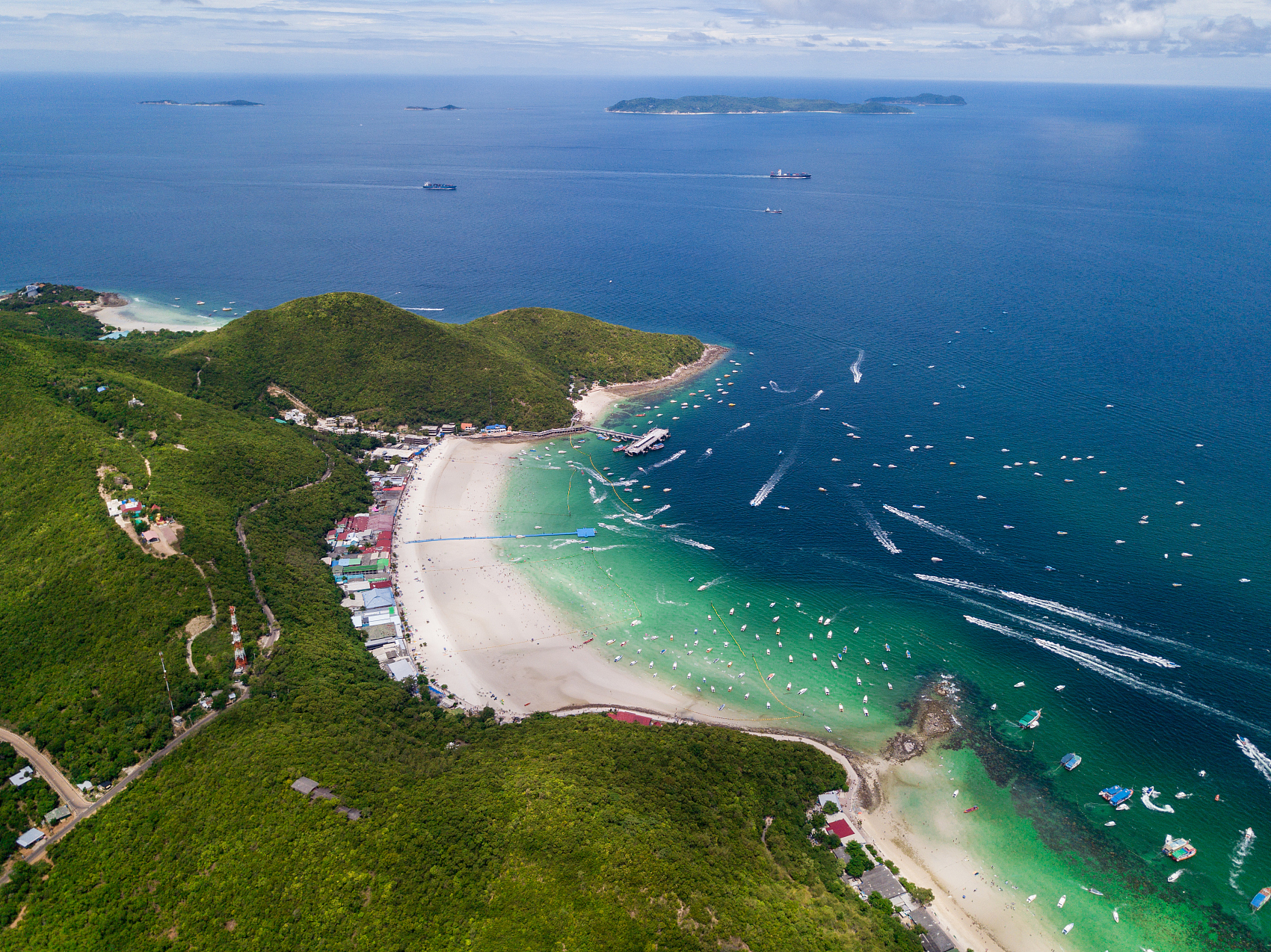 Private yacht and Wuzhizhou Island